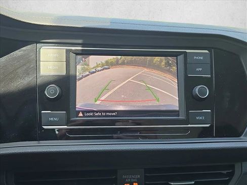 Used 2024 Volkswagen Jetta SE FWD image 12