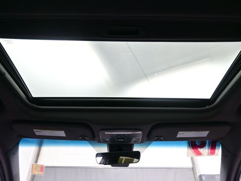 Used 2019 Toyota Avalon Limited image 18