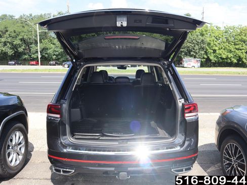Used 2024 Volkswagen Atlas SEL Premium R-Line AWD/4WD image 32