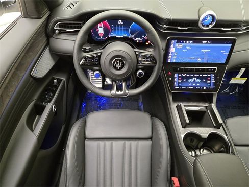 New 2025 Maserati Grecale Modena image 17