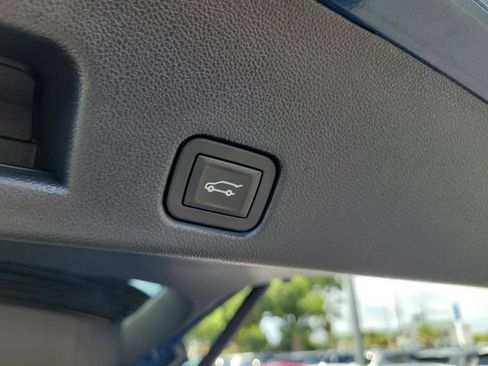 Used 2025 Chevrolet Traverse LT FWD image 12