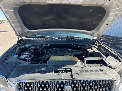 Used 2019 Lincoln Navigator Premiere AWD/4WD image 23