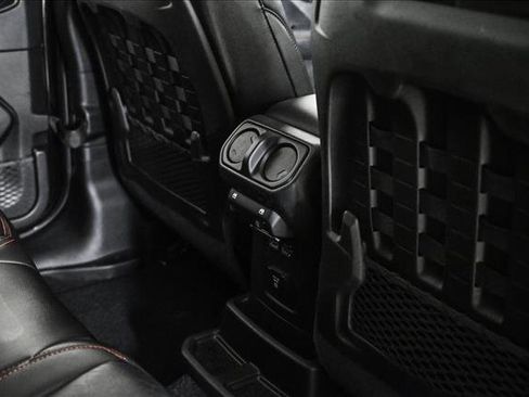 Used 2018 Jeep Wrangler Unlimited Rubicon image 18