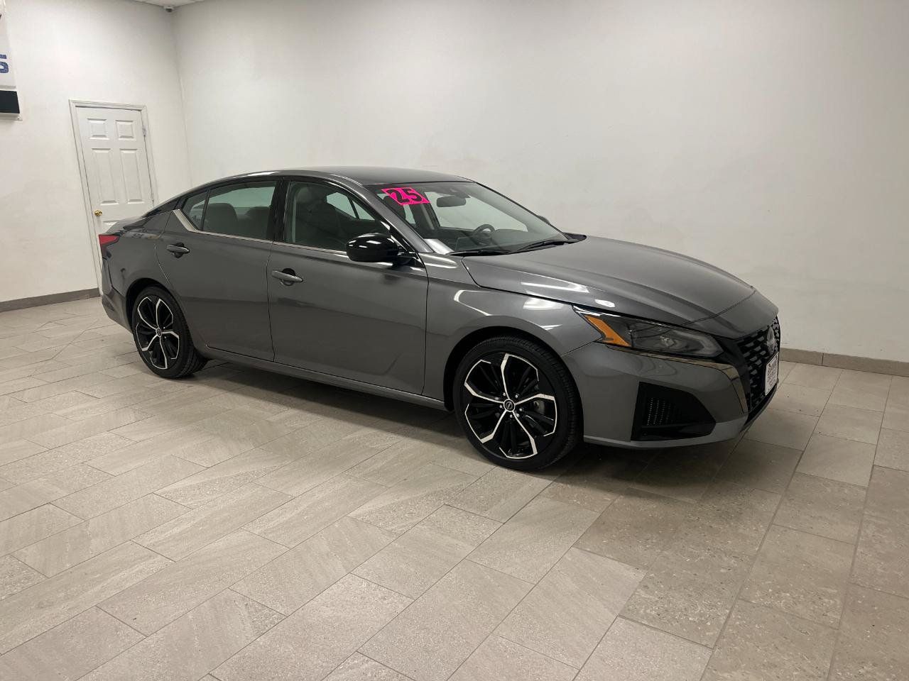 Used 2025 Nissan Altima 2.5 SR FWD image 17