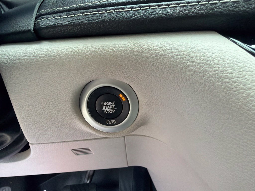 Used 2021 Chrysler Pacifica Touring-L FWD image 30