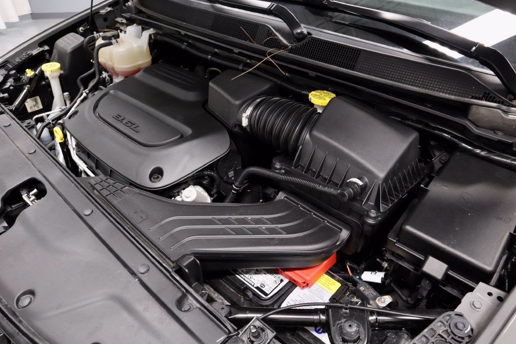 Used 2025 Chrysler Pacifica Select FWD image 16