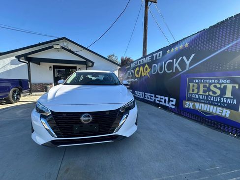 Used 2025 Nissan Sentra SV FWD image 11