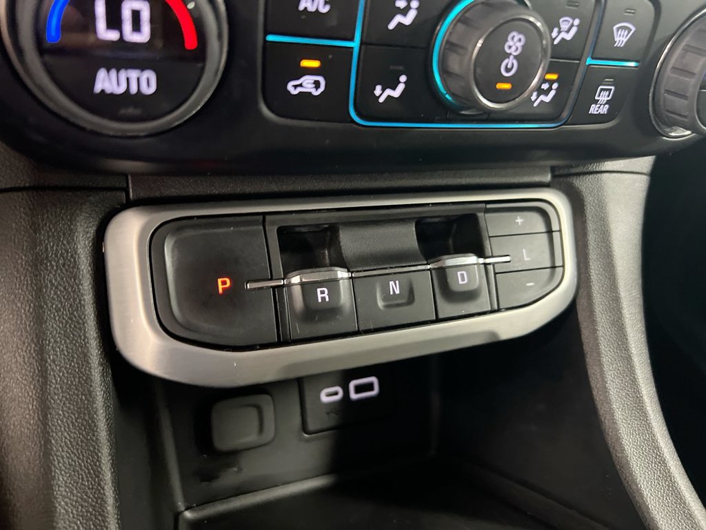 Used 2023 GMC Acadia SLE FWD image 17