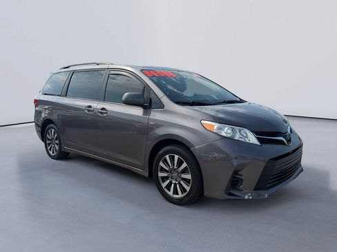 Used 2020 Toyota Sienna LE AWD/4WD image 1