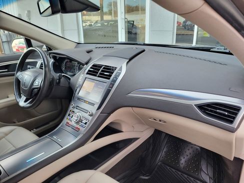 Used 2020 Lincoln MKZ w/ Convenience Package image 32