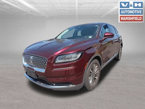 Used 2023 Lincoln Nautilus AWD w/ Premium Package image 3