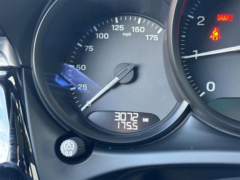 Used 2025 Porsche Macan image 30