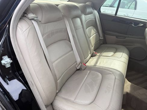 Used 2005 Cadillac De Ville DTS w/ Equipment Group FWD image 8