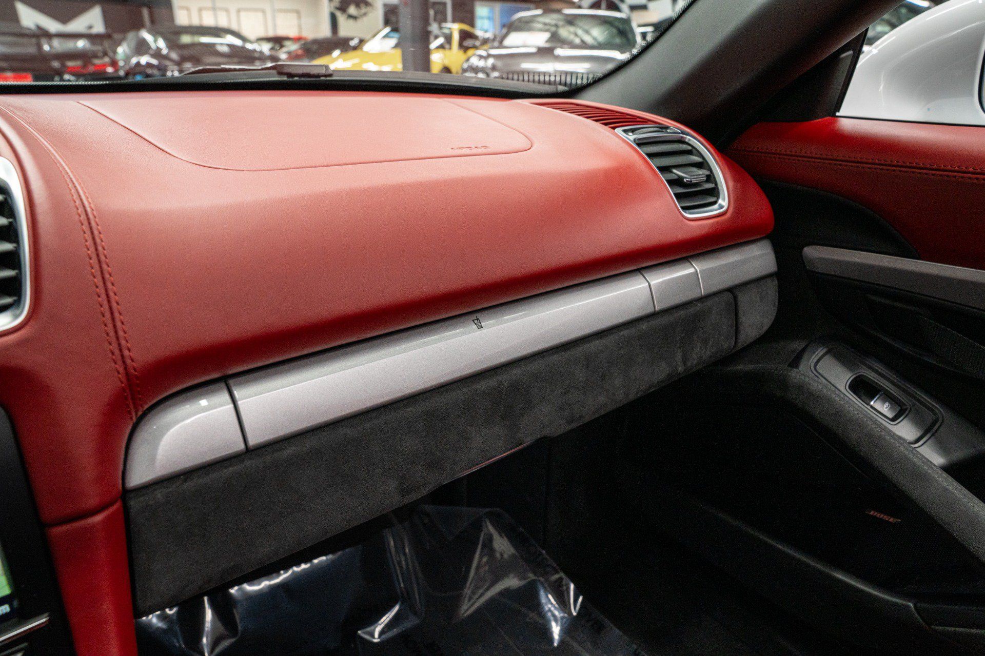 Used 2016 Porsche Boxster Spyder RWD image 32