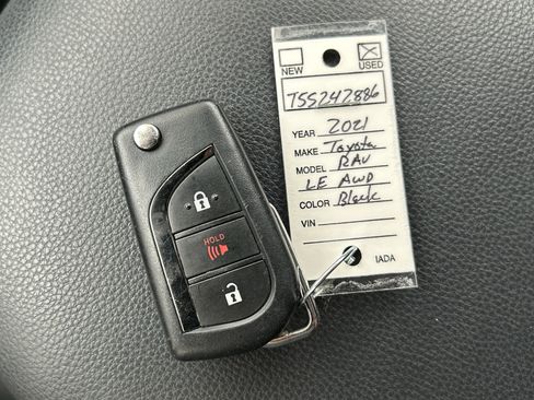 Used 2021 Toyota RAV4 LE AWD/4WD image 32