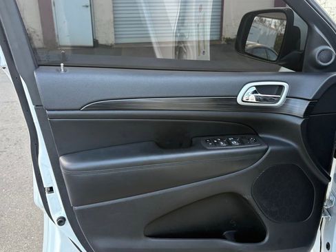 Used 2021 Jeep Grand Cherokee Laredo X RWD image 10
