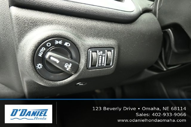 Used 2015 Dodge Dart Limited FWD image 25