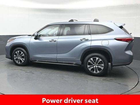 Used 2022 Toyota Highlander XLE image 4