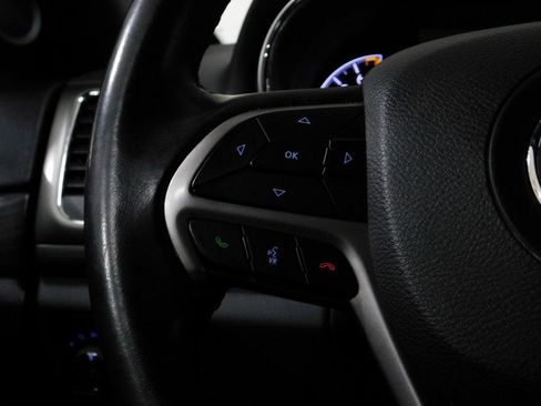 Used 2019 Jeep Grand Cherokee Laredo image 41