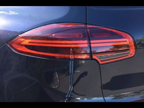 Used 2017 Porsche Cayenne S w/ Premium Package image 50