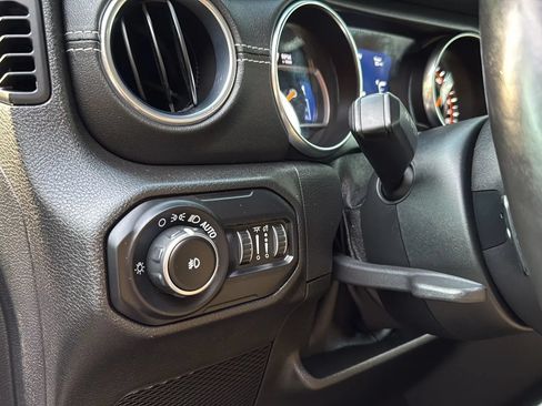 Used 2018 Jeep Wrangler Unlimited Sahara AWD/4WD image 41