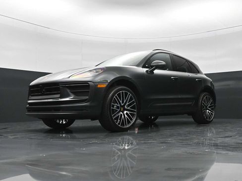 New 2026 Porsche Macan AWD/4WD image 38