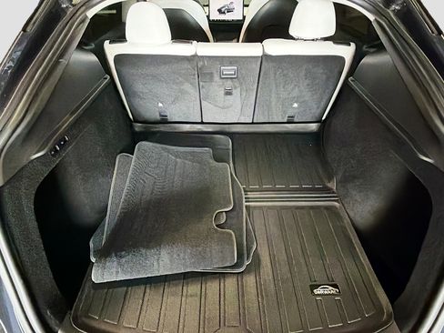 Used 2023 Tesla Model Y Long Range AWD/4WD image 28