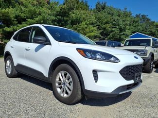 Used 2022 Ford Escape SE image 1
