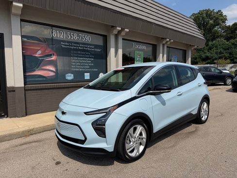 Used 2023 Chevrolet Bolt LT FWD image 2