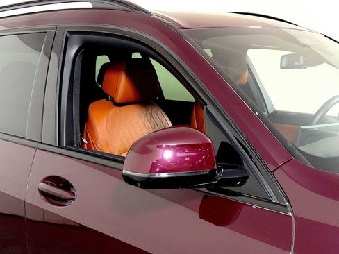 Used 2023 BMW X7 xDrive40i w/ Executive Package image 31