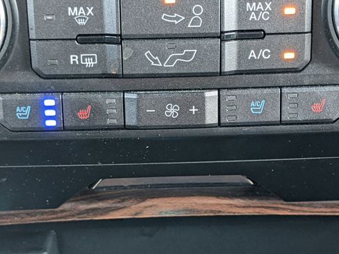 Used 2017 Ford F150 Lariat w/ Equipment Group 502A Luxury image 31