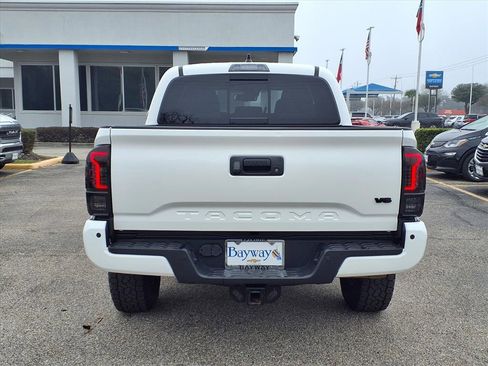 Used 2022 Toyota Tacoma TRD Off-Road image 22