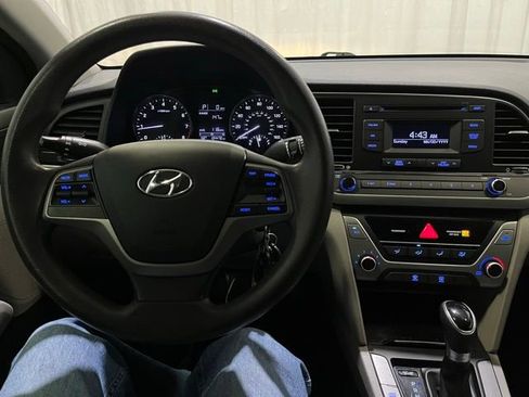 Used 2017 Hyundai Elantra SE FWD image 18