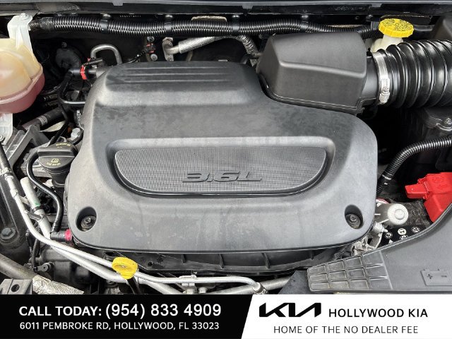 Used 2021 Chrysler Pacifica Touring-L FWD image 17