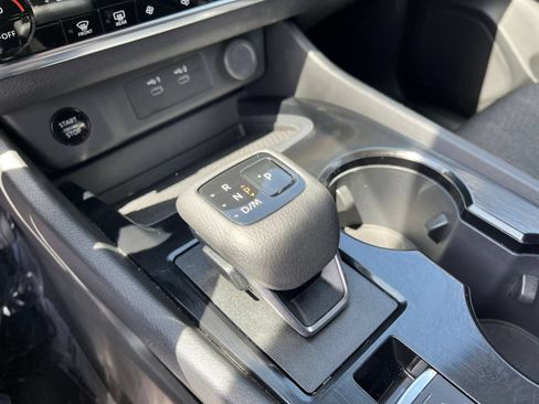Used 2025 Nissan Rogue SV FWD image 38
