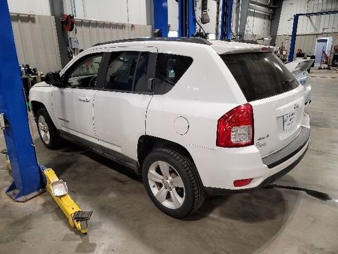 Used 2011 Jeep Compass Latitude AWD/4WD image 4