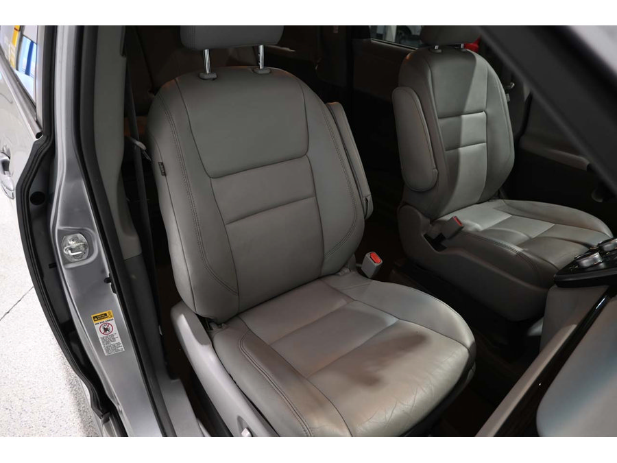 Used 2015 Toyota Sienna XLE w/ XLE Navigation Package FWD image 16