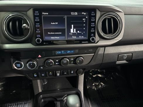 Used 2022 Toyota Tacoma TRD Sport w/ Technology Package AWD/4WD image 18