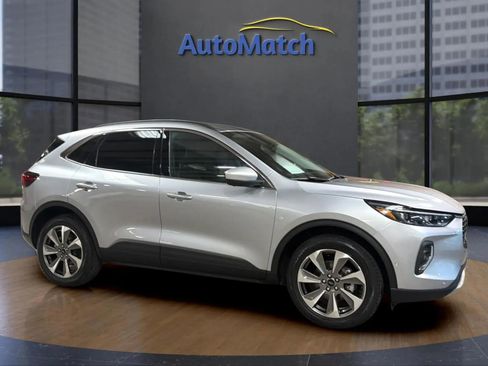 Used 2023 Ford Escape Platinum image 14