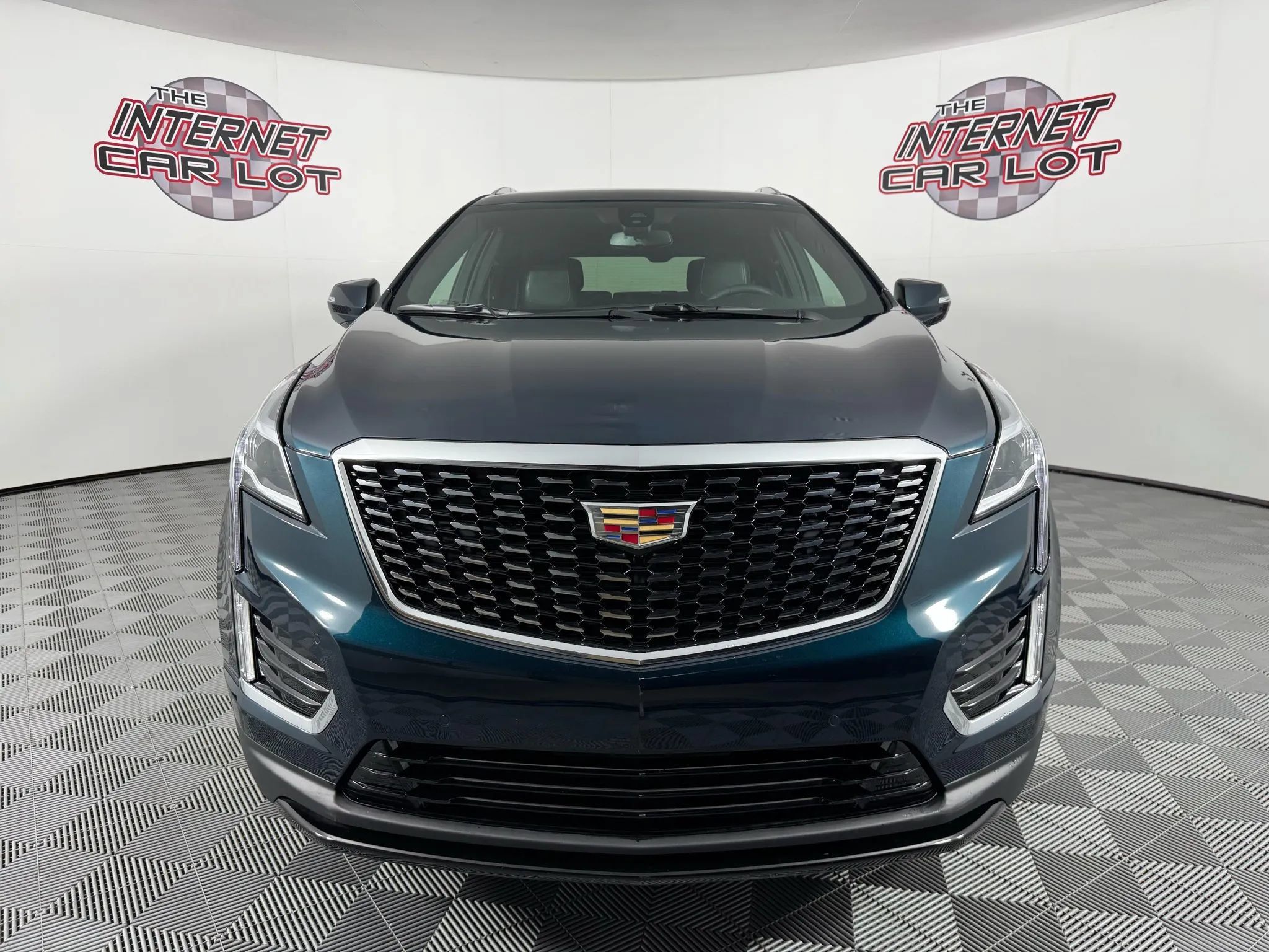 Used 2025 Cadillac XT5 Luxury w/ LPO, Floor Liner Package AWD/4WD image 2