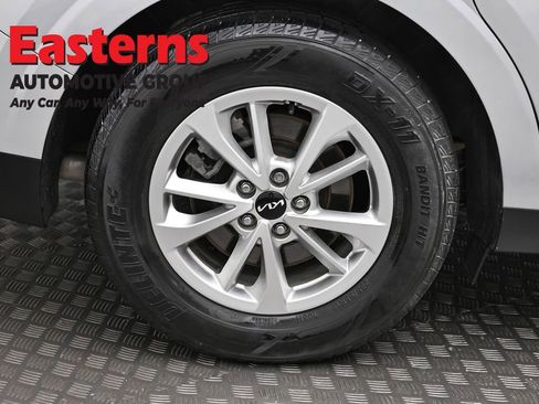 Used 2022 Kia Carnival LX image 8