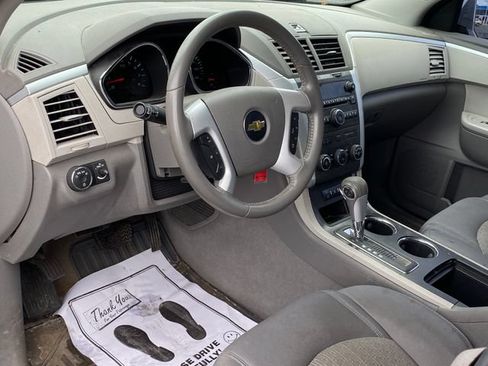 Used 2011 Chevrolet Traverse LT w/ Personal Connectivity Package FWD image 5