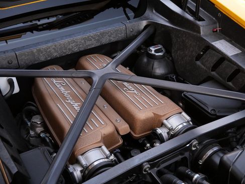 Used 2018 Lamborghini Huracan Performante image 28