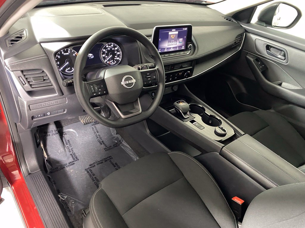 Used 2025 Nissan Rogue S AWD/4WD image 9