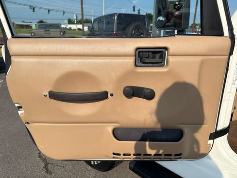 Used 1999 Jeep Wrangler Sahara AWD/4WD image 19