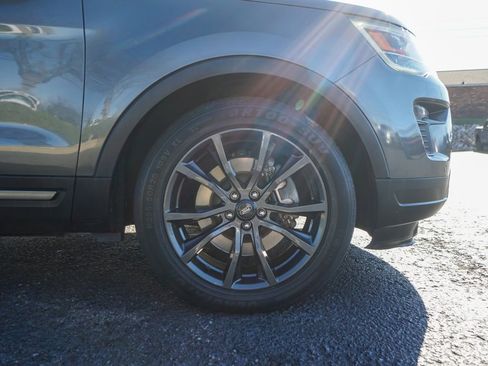 Used 2018 Ford Explorer XLT w/ Equipment Group 202A image 12