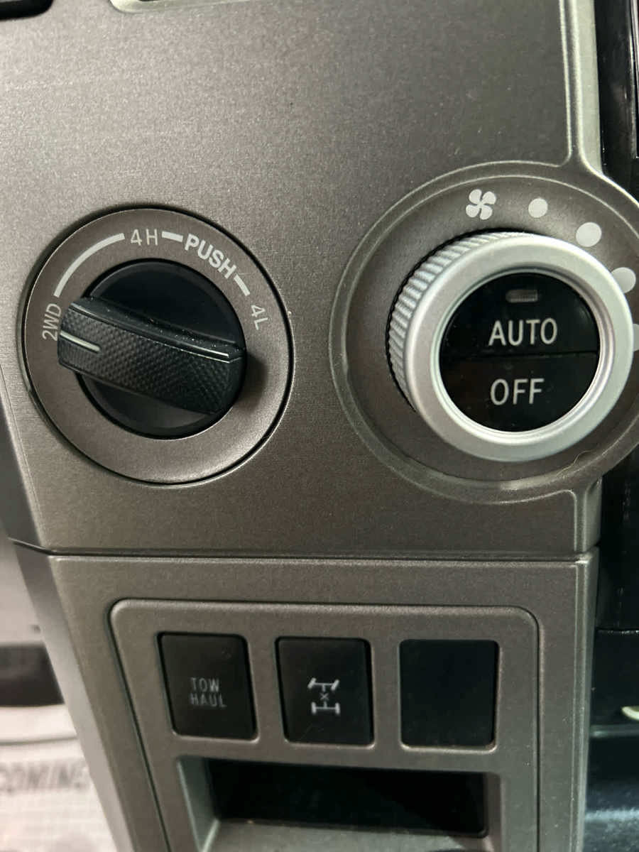 Used 2015 Toyota Sequoia SR5 AWD/4WD image 17