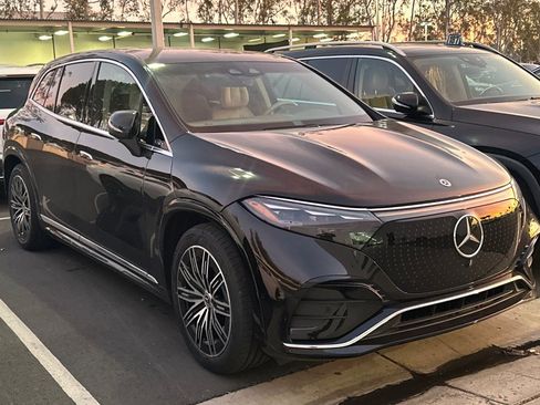 Certified 2023 Mercedes-Benz EQS 580 4MATIC SUV image 11