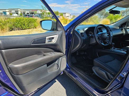 Used 2018 Nissan Pathfinder S FWD image 15