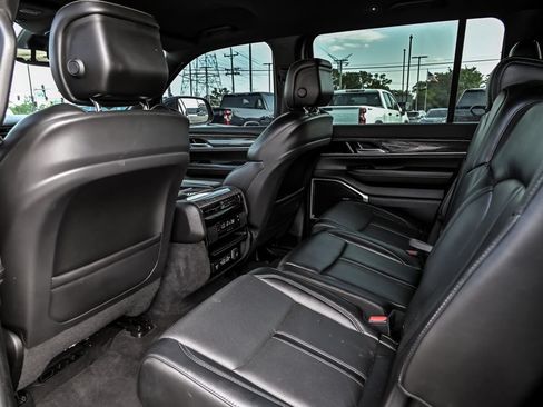Used 2022 Jeep Wagoneer Series II AWD/4WD image 19